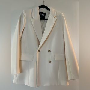 Zara cream blazer. Size XS. Runs large.
